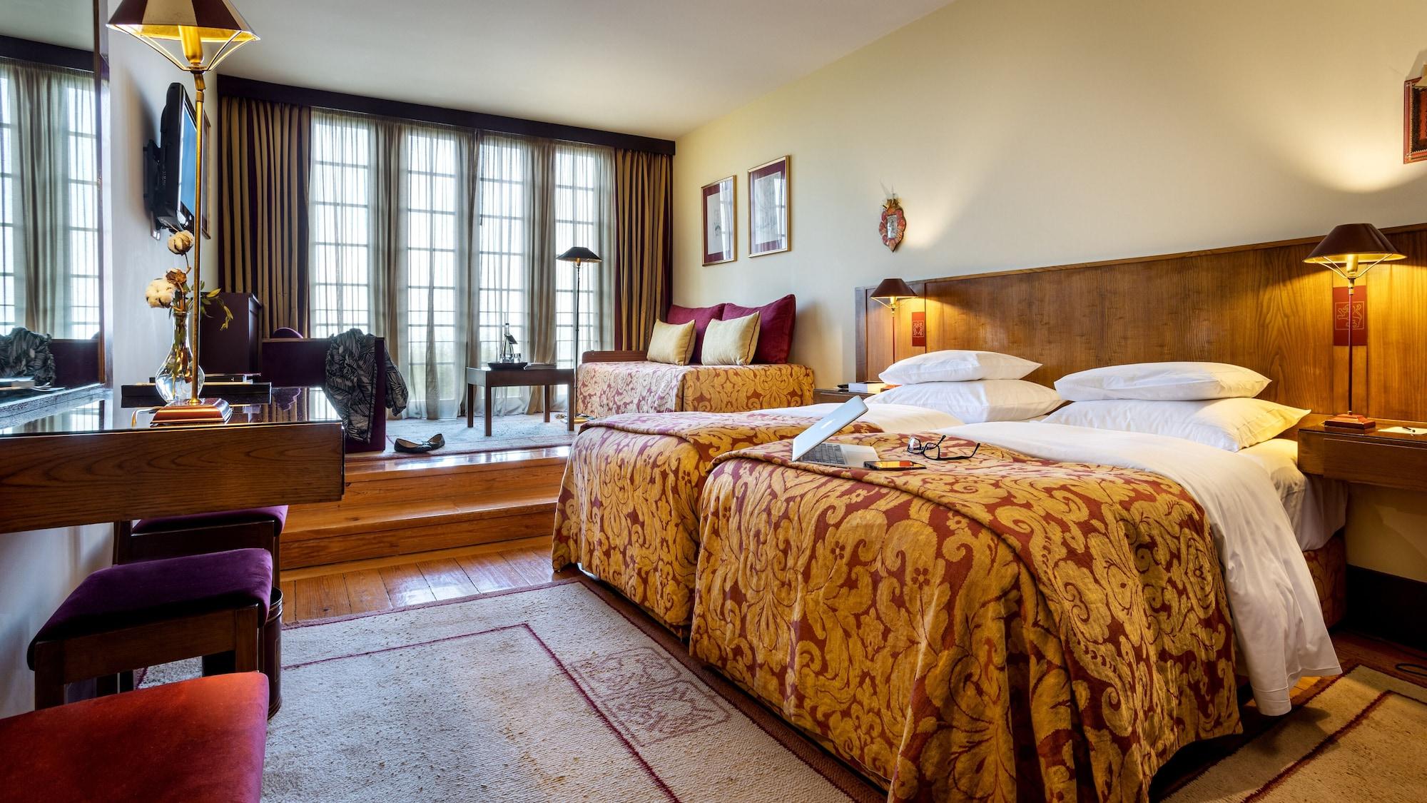 Pousada Mosteiro De Guimaraes Ngoại thất bức ảnh A room at the hotel