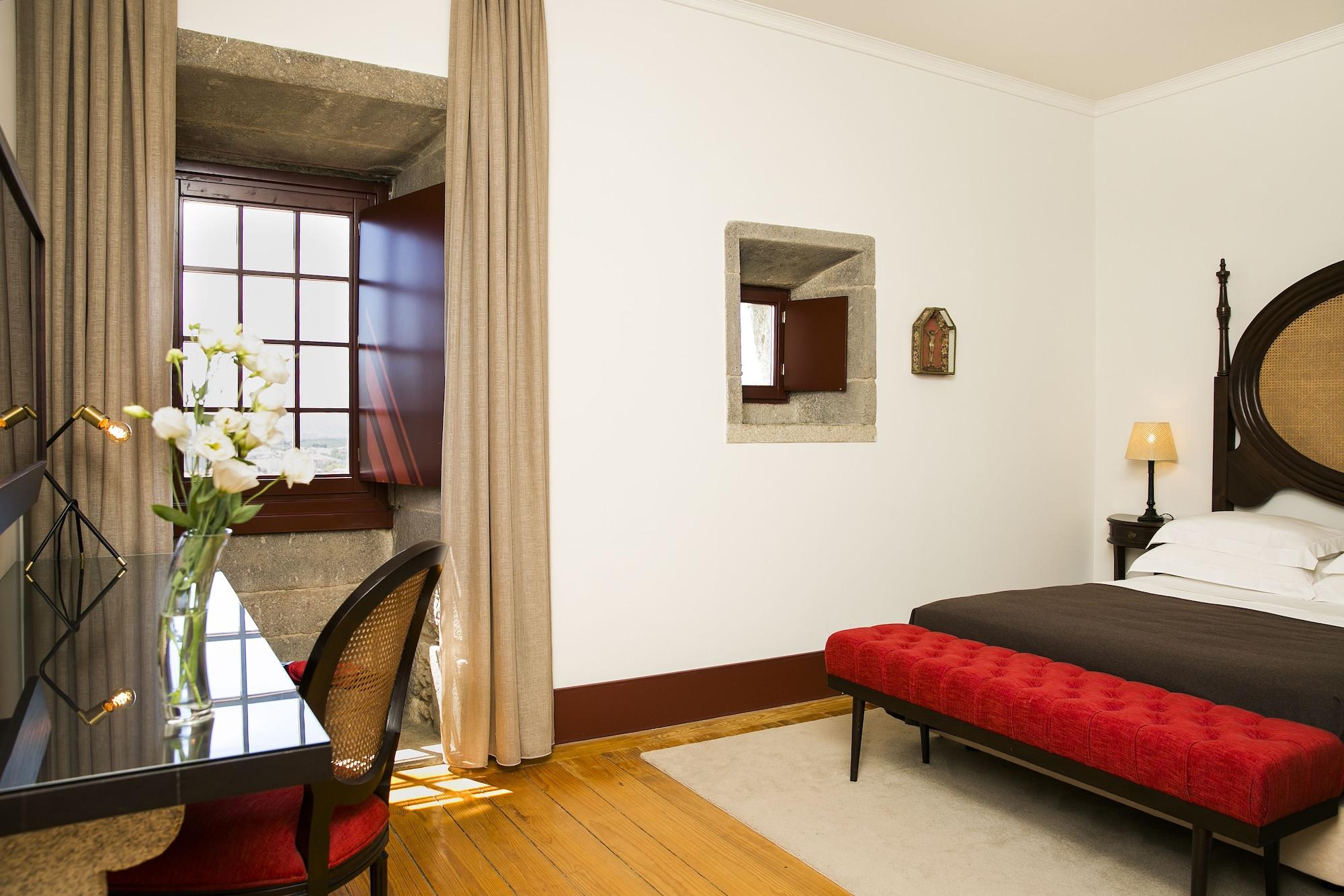 Pousada Mosteiro De Guimaraes Ngoại thất bức ảnh A room at the Hotel do Porto