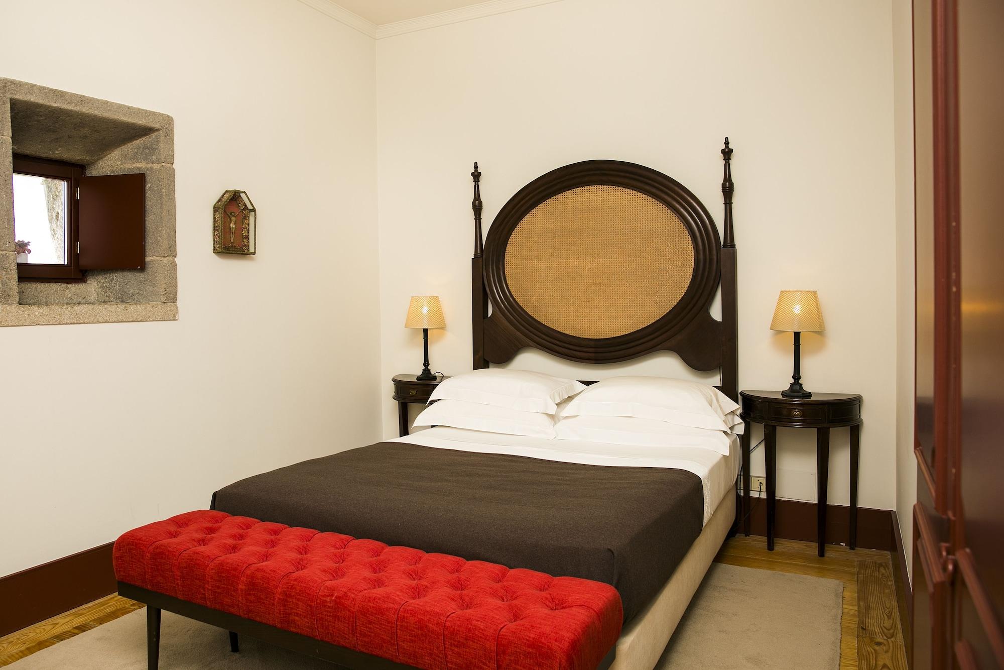 Pousada Mosteiro De Guimaraes Ngoại thất bức ảnh A room at the hotel