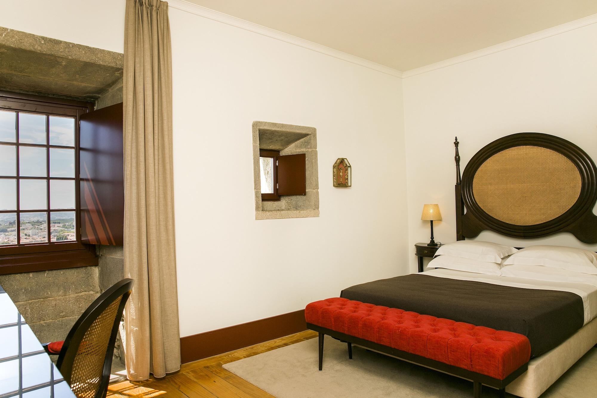 Pousada Mosteiro De Guimaraes Ngoại thất bức ảnh A room at the hotel