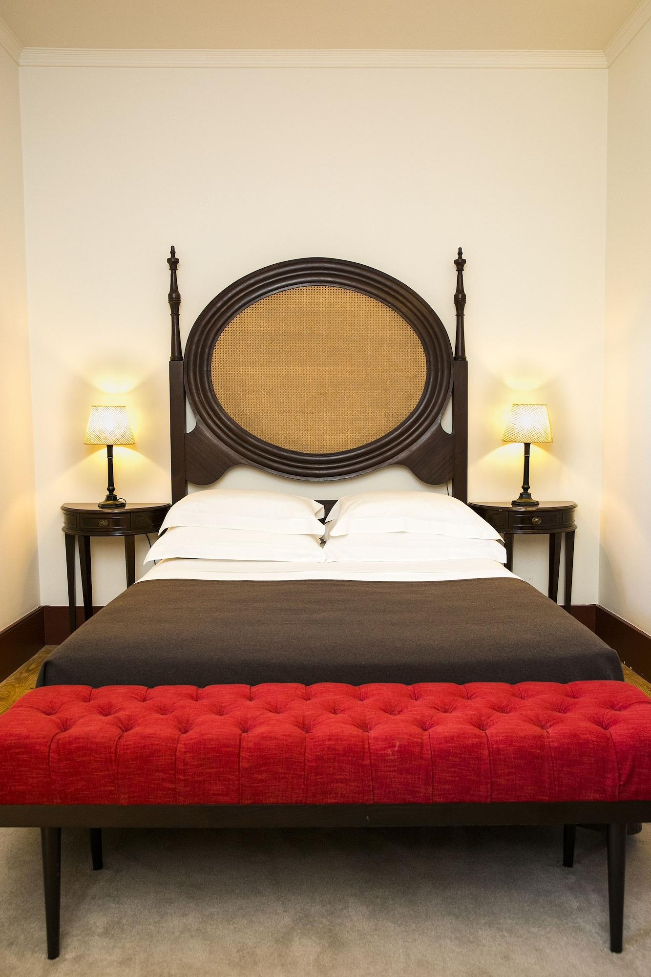 Pousada Mosteiro De Guimaraes Ngoại thất bức ảnh A bed