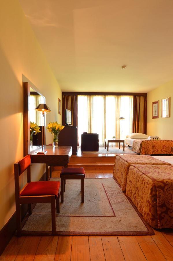 Pousada Mosteiro De Guimaraes Ngoại thất bức ảnh A room at the hotel