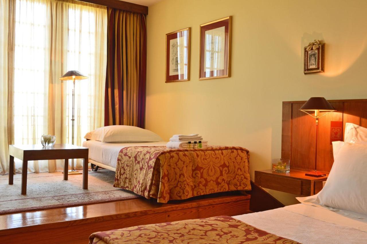 Pousada Mosteiro De Guimaraes Ngoại thất bức ảnh A room at the hotel