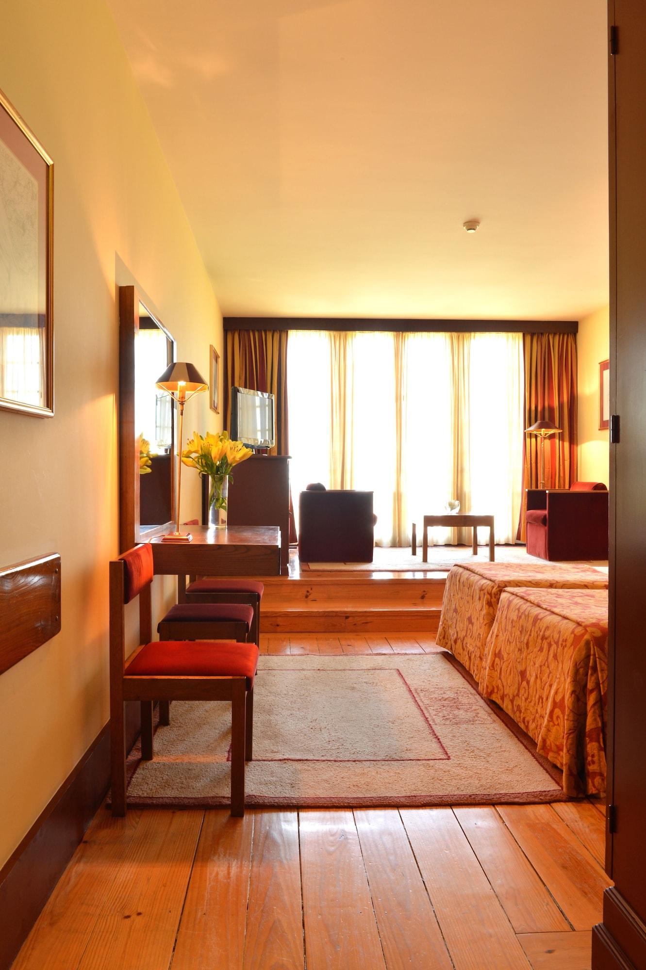 Pousada Mosteiro De Guimaraes Ngoại thất bức ảnh A room at the Hotel de la Ville