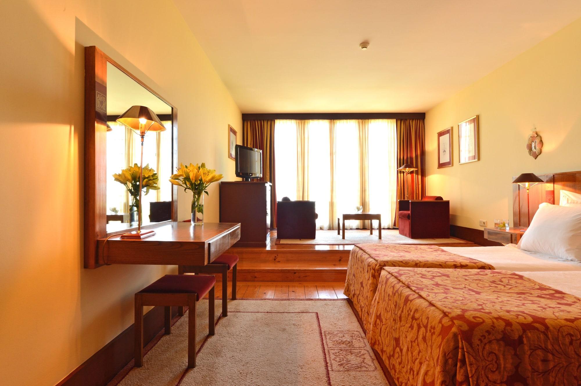 Pousada Mosteiro De Guimaraes Ngoại thất bức ảnh A room at the hotel