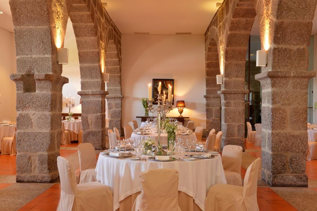 Pousada Mosteiro De Guimaraes Ngoại thất bức ảnh The interior of the restaurant
