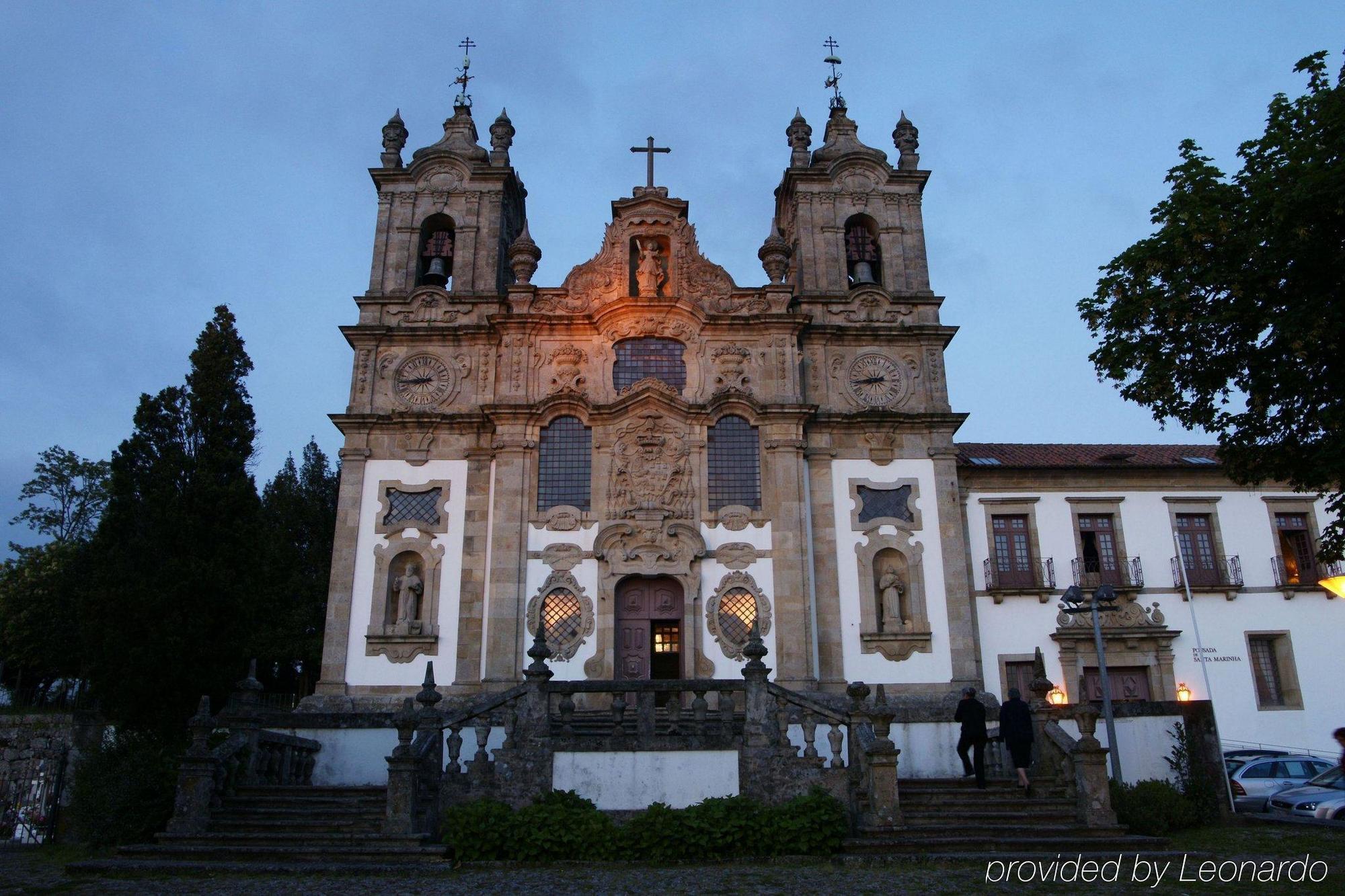 Pousada Mosteiro De Guimaraes Ngoại thất bức ảnh The front facade of the church of the Pousada de Lindoso
