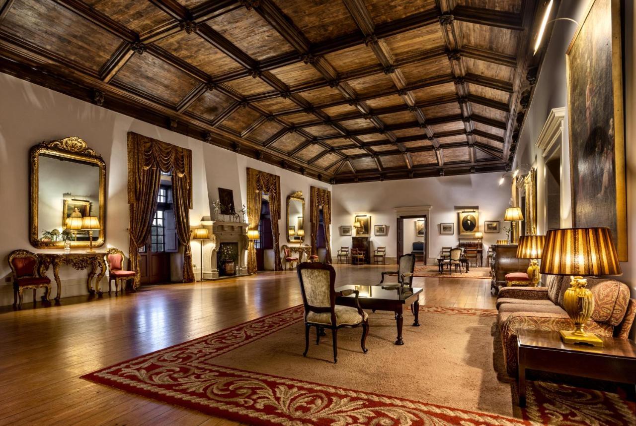 Pousada Mosteiro De Guimaraes Ngoại thất bức ảnh The lobby of the hotel